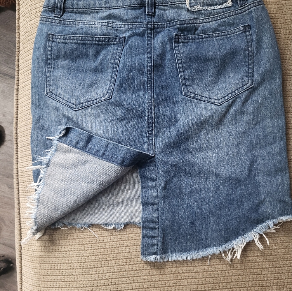 Tinseltown Denim couture Distressed Skirt. Size 7 - Picture 3 of 5